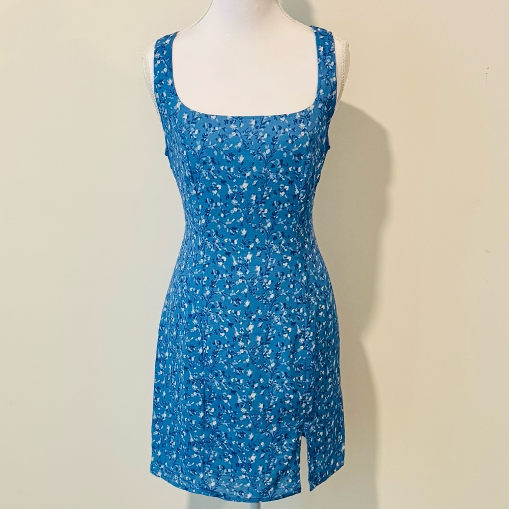 90s Blue Floral Mini Dress with Slit 💙